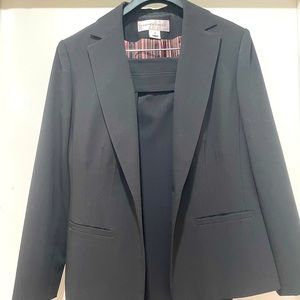 Black 6p woman’s pant suit Jones New York